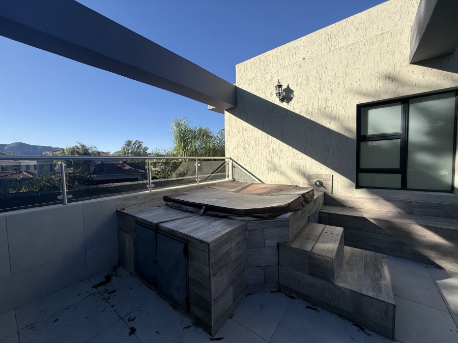 5 Bedroom Property for Sale in The Islands Estates North West